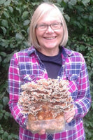 heather annanda organics holding turkey tail mushrooms 